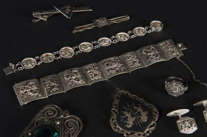 INDOCHINE, VIETNAM, bijoux en argent dont...