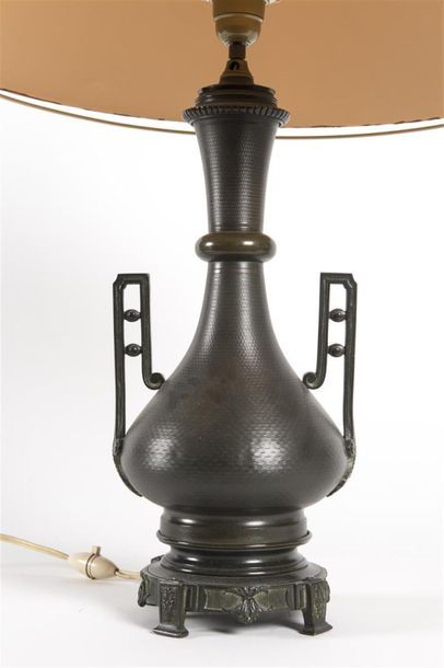 Chine, paire de lampes en bronze
H : 40 ...