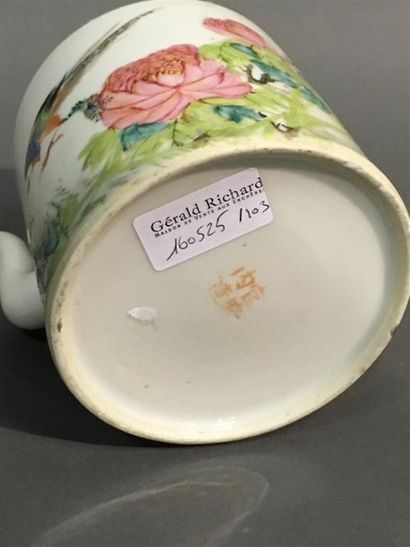 Chine théière en porcelaine blanche 19e siècle
Décor...