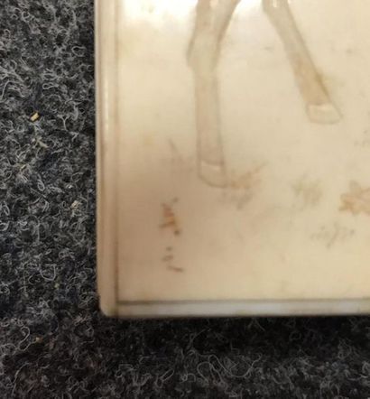 Japon, Boite rectangulaire en ivoire, couvercle...