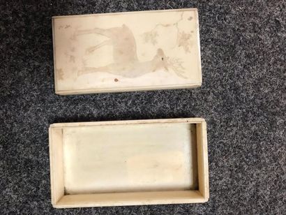 Japon, Boite rectangulaire en ivoire, couvercle...