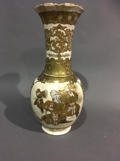 JAPON Satsuma, beau base à col à motif de...