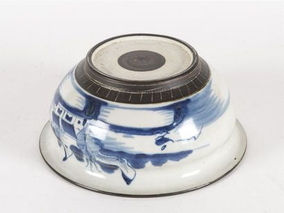 Indochine, bol en porcelaine à décor de paysage...
