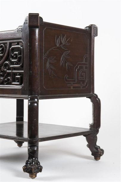 Porte revue indochinois en bois de fer
Fin...