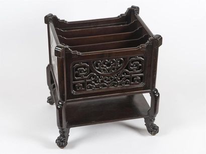 Porte revue indochinois en bois de fer
Fin...