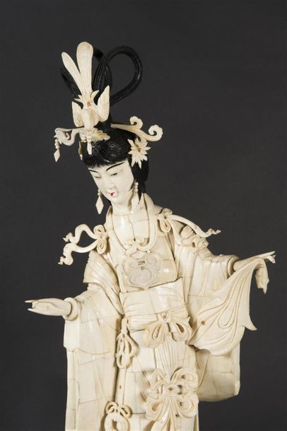 Chine, Importante guanin en marqueterie d'os
Ivoire...