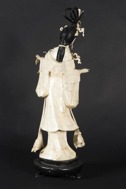 Chine, Importante guanin en marqueterie d'os
Ivoire...