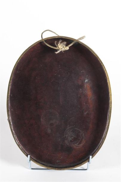 Indochine, Gong en bronze patiné
33 x 26...