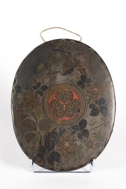 Indochine, Gong en bronze patiné
33 x 26...