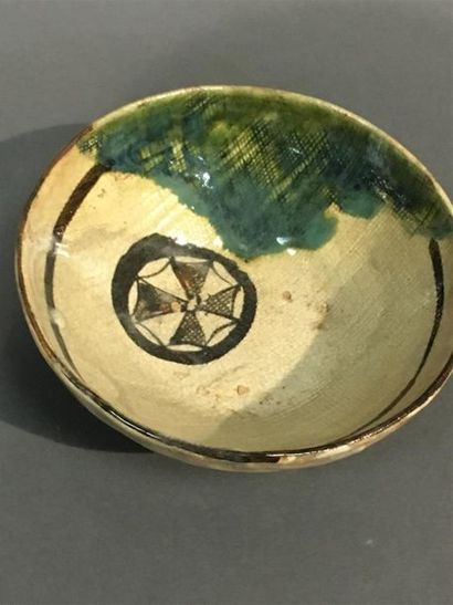 Japon, bol à thé en porcelaine chawan oribe,...
