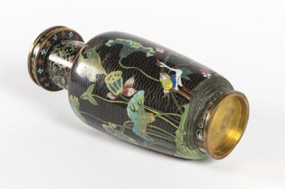 Paire de vases en bronze cloisonné
H: 33...