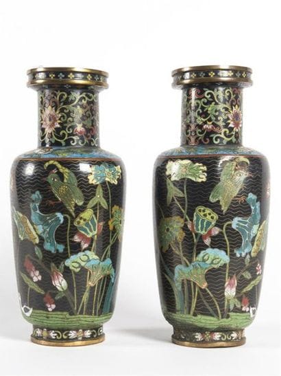 Paire de vases en bronze cloisonné
H: 33...