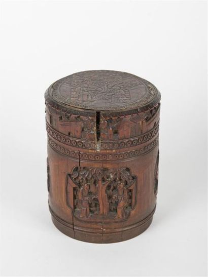 CHINE 
Boîte couvercle en bois sculpté 
20ème...