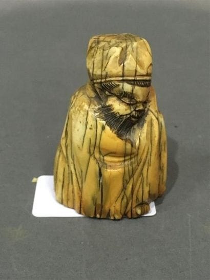 Netsuke en ivoire de style archaïque
H:5...