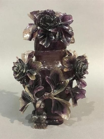 Vase en quartz sculpté en relief 
H : 22...