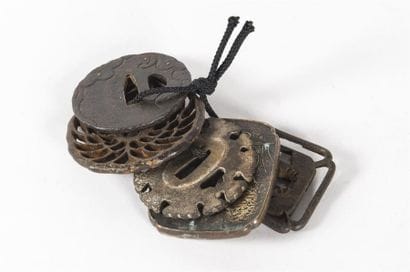 Japon, lot de 5 tsubas en fer et bronze
D:...
