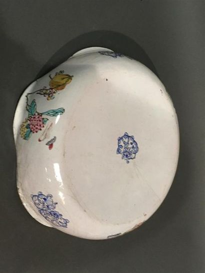 Chine, Grande coupe en émail de Canton bassin...
