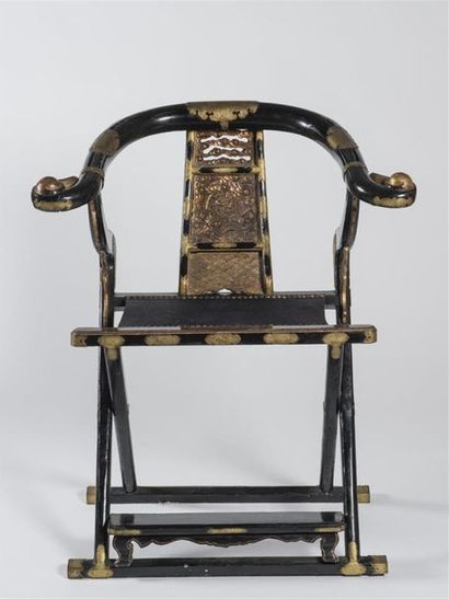 Chine, fauteuil d'apparat à dossier arrondi...