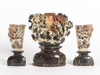 Paire de vases brule parfum en stéatite à...