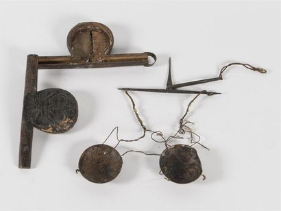Balance à opium en bois et laiton 
H:10 -...