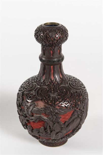 Paire de vases en laque de Chine
H : 24 ...