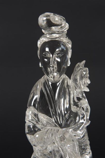 Chine, Guanin sculptée en relief en cristal...