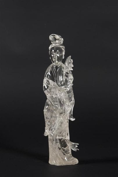 Chine, Guanin sculptée en relief en cristal...