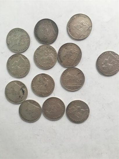 LOT DE 13 JETONS ROYAUX EN ARGENT 13 JETONS...