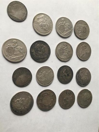 LOT DE 16 JETONS ROYAUX EN ARGENT 10 JETONS...