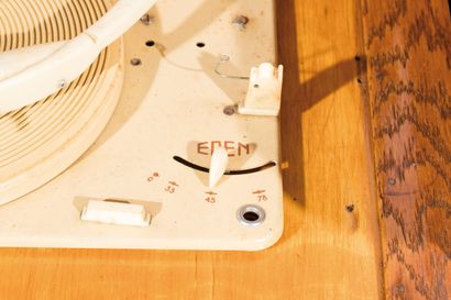 Meuble Radio/Tourne disque en bois de placage...