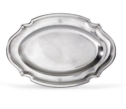 Gustave KELLER. Paris.
Oval platter in 950°/°°...