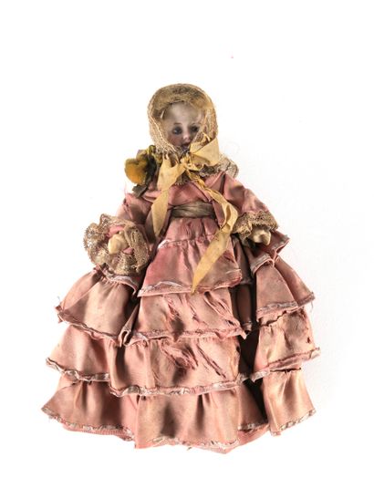 S.F.B.J. Petite poupée, la tête en porcelaine...