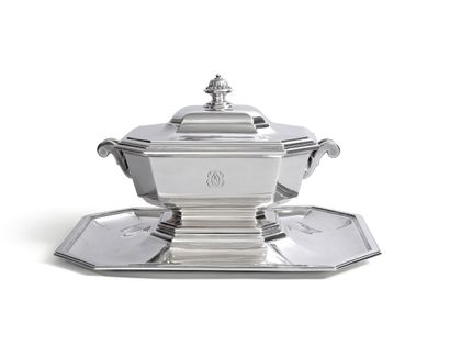 Gustave KELLER. Paris.
Soup tureen and its...