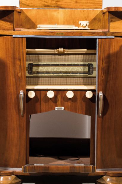 Meuble Radio/Tourne disque en bois de placage...