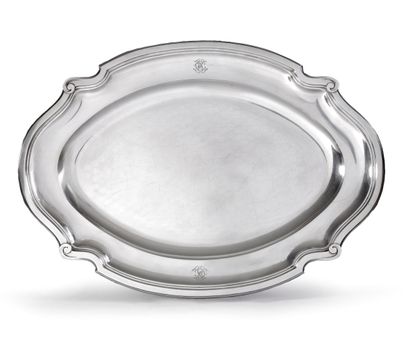 Gustave KELLER. Paris.
Oval platter in 950°/°°...