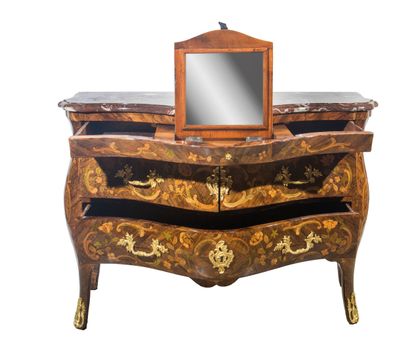 Commode formant coiffeuse à façade galbée,...
