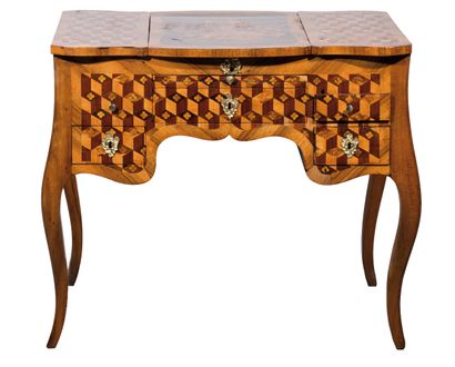 Coiffeuse en bois de placage et marqueterie...