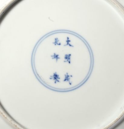 CHINE.
Petite assiette plate en porcelaine...
