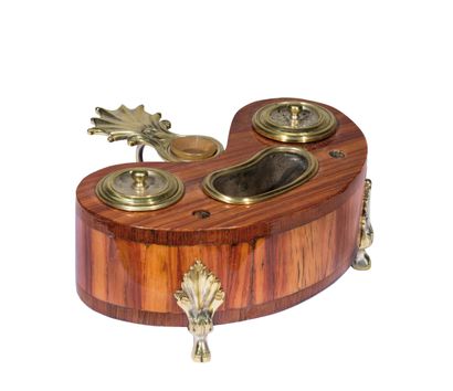 Encrier de forme rognon en bois de placage...