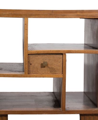 Table basse ou bout de canapé de forme cubique...