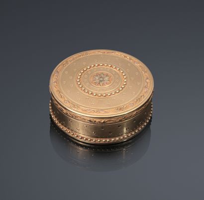 Bonbonnière or round covered box in yellow...