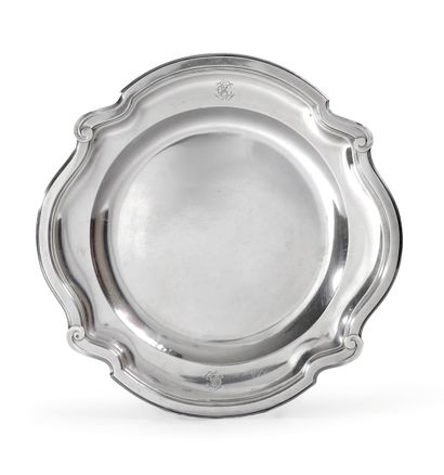 Gustave KELLER. Paris.
Round dish in 950°/°°...