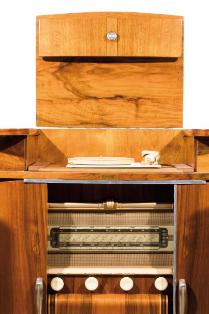Meuble Radio/Tourne disque en bois de placage...