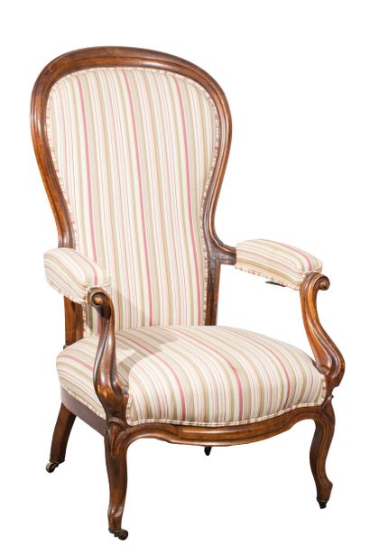 Fauteuil dit Voltaire en bois mouluré, à...