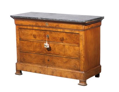 Commode en placage d’acajou ouvrant par quatre...