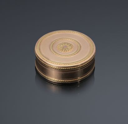 Bonbonnière or covered round box in yellow...