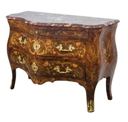 Commode formant coiffeuse à façade galbée,...