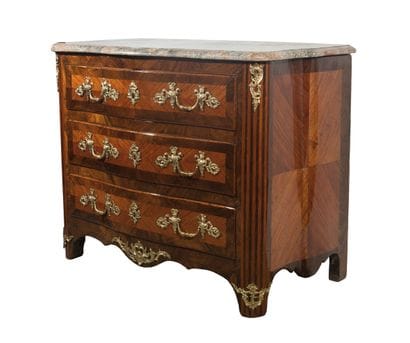 Commode en bois de rose et encadrements d’amarante,...