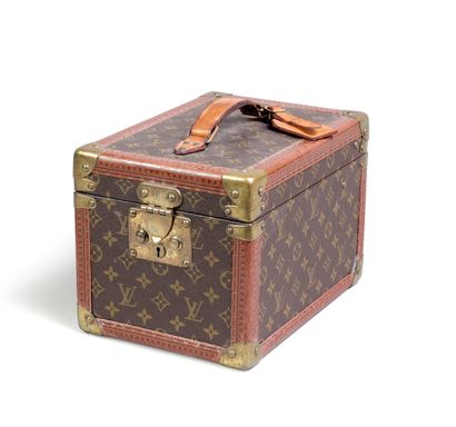 Louis VUITTON.
Vanity/Boite à flacons en...