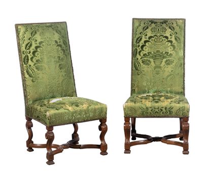 Paire de fauteuils à hauts dossiers rectangulaires,...